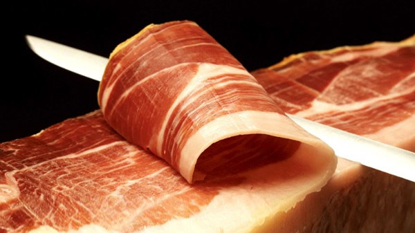 Хамо́н (исп. jamón — окорок ) — испанский национальный деликатес, сыровяленый свиной окорок.