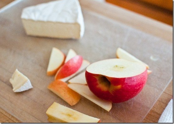 Панини с яблочным повидлом, сыром и яблоком