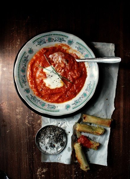 Томатный суп + роллы с моцареллой и песто