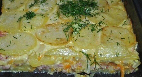 Картофельная запеканка с ветчиной и сыром.