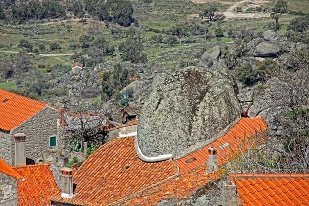 Дома из камня в Монсанто: самый португальский город Португалии
