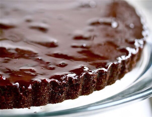 Самый простой шоколадный пирог с глазурью.