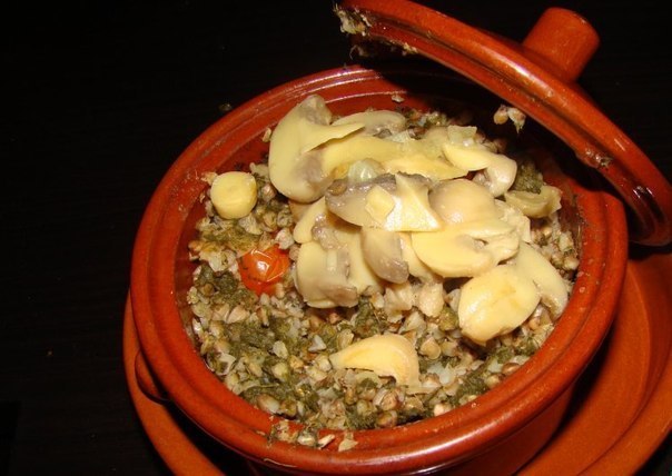 Гречневая каша со шпинатом и грибами в горшочках (БЕЗ МАСЛА)