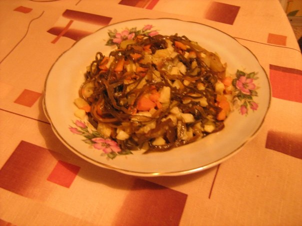 Салат из морской капусты с овощами