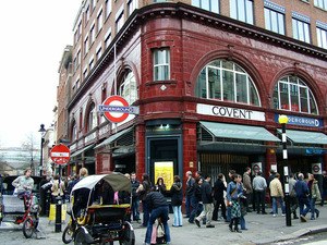 Первое место куда мы поехали это был знаменитый рынок Covent Garden Market.    http://www.coventgardenlondonuk.com/