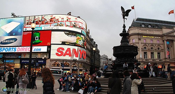 Дальше наши корреспонденты направились к знаменитой площади в Лондоне  Пикадилли-Серкус.