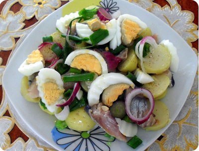 Салат из сельди, яиц и картофеля