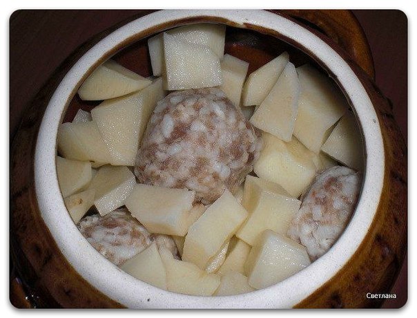 Фрикадельки с картошкой и грибами под сыром