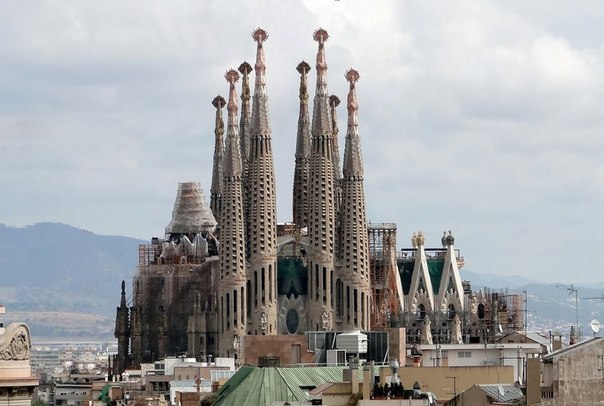 Basílica i Temple Expiatori de la Sagrada Família - в Барселоне.