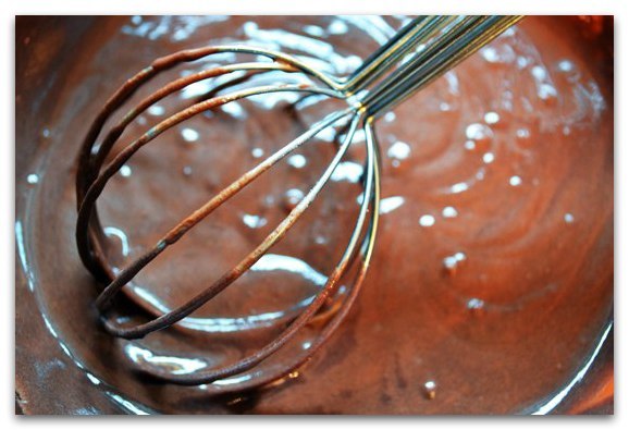 Шоколадные оладьи под шоколадным соусом