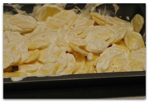 Картофель с шампиньонами в сметане. 