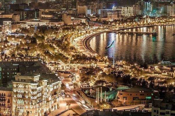 Ночной Баку, Азербайджан