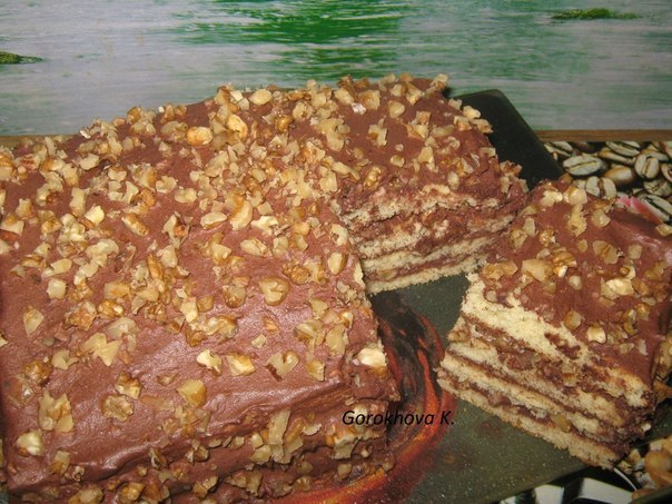 Тортик с шоколадным кремом и орешками