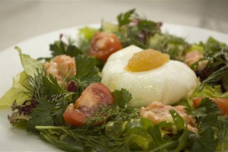 Обалденное яйцо-пашот вместе с слабосоленым лососем
