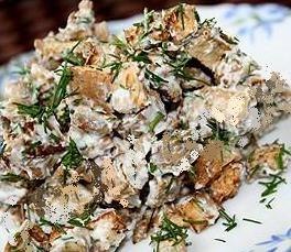 Баклажановый салат с орехами и сметаной