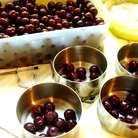 Рецепт - десерт из запечённой ряженки с вишнями и шоколадом 