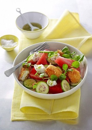 Рецепт салата из арбуза с сыром-фри