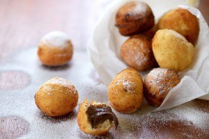 Рецепт - Творожные пончики с шоколадной начинкой