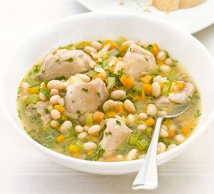Рецепт - диетического куриного супа с бобами 