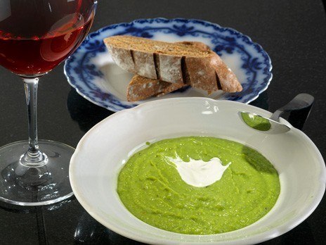 Крем-суп с чесноком и зеленым горошком