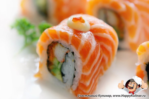 Слово «суши» несет в себе все уважение японцев к данному блюду. Ранее оно писалось одним иероглифом, обозначающим рыбу. На сегодняшний день «суши» переводится как «долголетие» или «стиль поведения».Рецепты от Счастливого Кулинара, www.HappyKulinar.ru