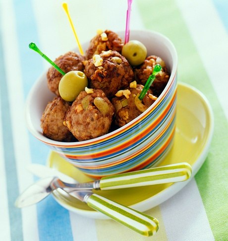 Рецепт. Фрикадельки с грецкими орехами и оливками