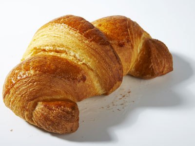 Круасса́н (фр. croissant) — небольшое хлебо-булочное кондитерское изделие в форме полумесяца (рогалика) из слоёного или дрожжевого теста с содержанием масла не менее 82 % жирности. Очень популярен во Франции, где подаётся на завтрак к кофе; своеобразный символ страны.