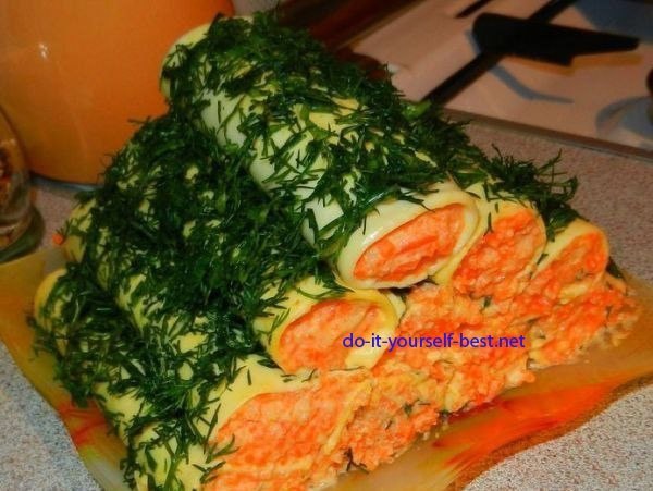 Эти закусочные сырные трубочки с начинкой из корейской морковки и с плавленным сыром. Очень вкусные! На праздничный стол - отменное блюдо.