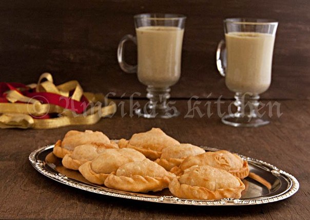 Индийская выпечка – гуджияс с творожной начинкой, орехами и сухофруктами
