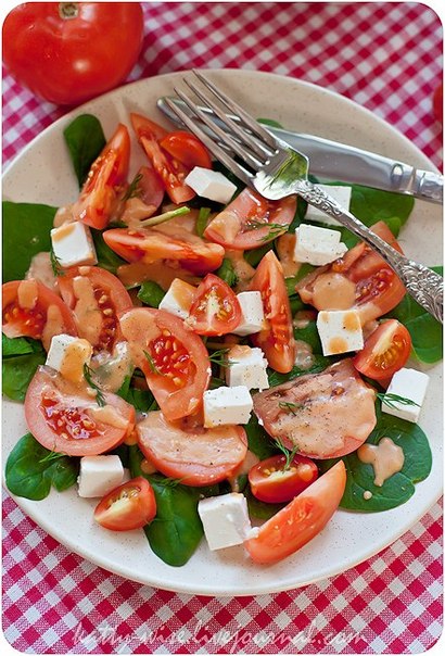 Томатный салат с томатным соусом 