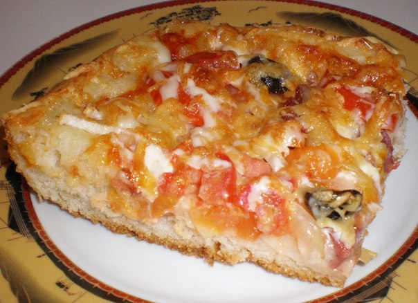 Есть пицца тонкая, а есть пицца вкусная! Данный рецепт пиццы особенно понравится любителям домашней выпечки, поскольку кроме вкусной начинки, в этой пицце есть очень вкусная, хрустящая и ароматная основа из теста.