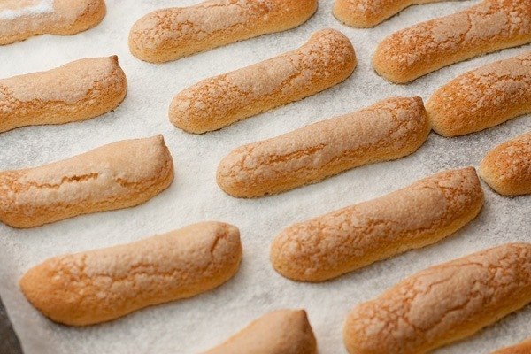 Бисквитное печенье Савоярди, или  дамские пальчики”, – обязательный компонент Тирамису.