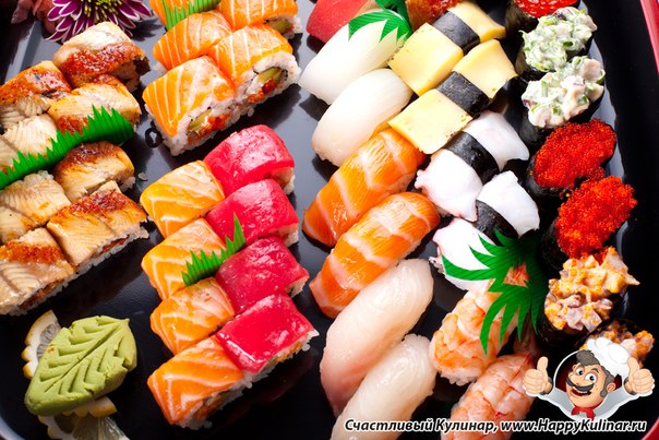 Слово «суши» несет в себе все уважение японцев к данному блюду. Ранее оно писалось одним иероглифом, обозначающим рыбу. На сегодняшний день «суши» переводится как «долголетие».Рецепты от Счастливого Кулинара, www.HappyKulinar.ru