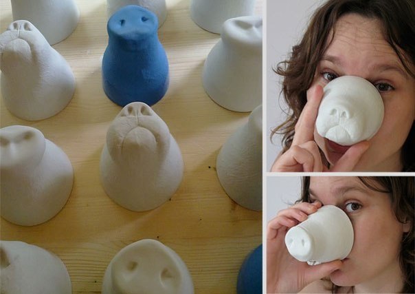 Обычная на первый взгляд чашка от дизайнера Jorine Oorsterhoff при поднесении с губам превращает человека в свинью или собаку.