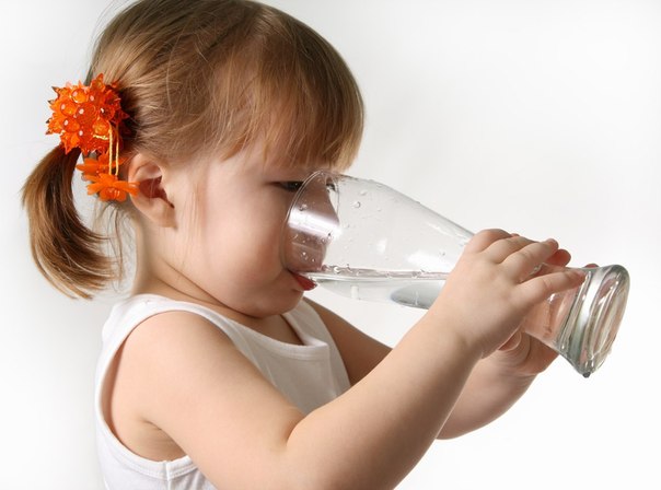 Чем полезны 8 стаканов воды в день: