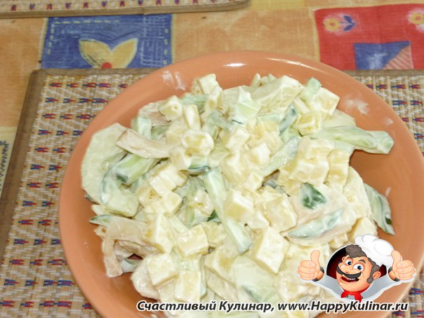 Салат сырный со свежими огурцами