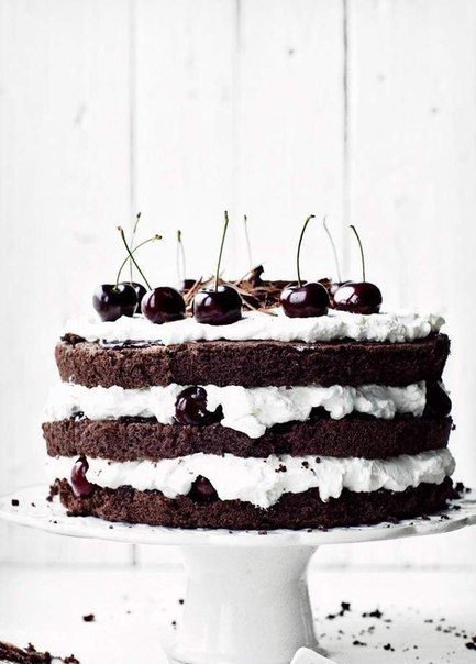 Шварцвальдский шоколадный торт «Черный лес».