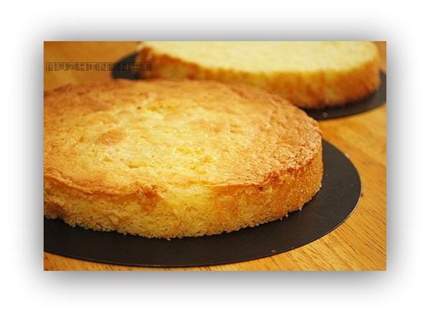 Как разрезать бисквитный корж для торта