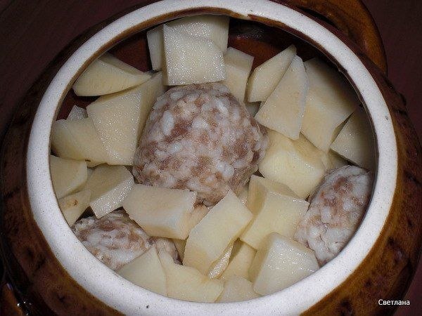 Фрикадельки с картошкой и грибами под сыром