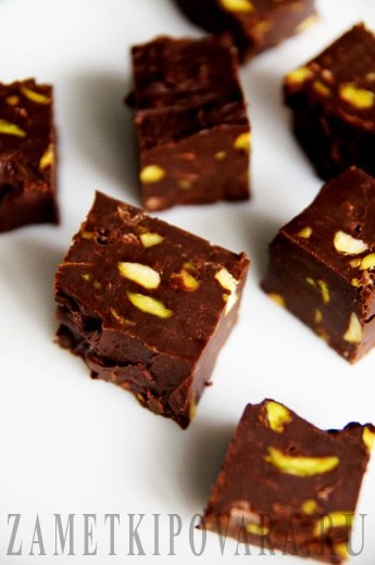 Шоколадная помадка – это мягкие конфеты из горького шоколада, вкус которых дополняют фисташки