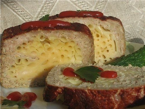 Мясной рулет с макаронами и сыром 