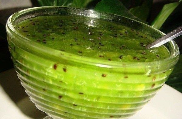 Варенье из киви очень вкусное и необычайно красивое!