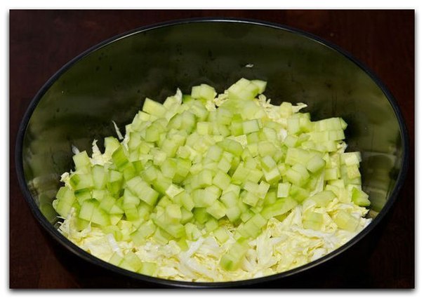 Салат из крабовых палочек с пекинской капустой
