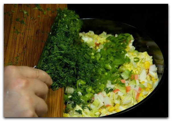 Салат из крабовых палочек с пекинской капустой